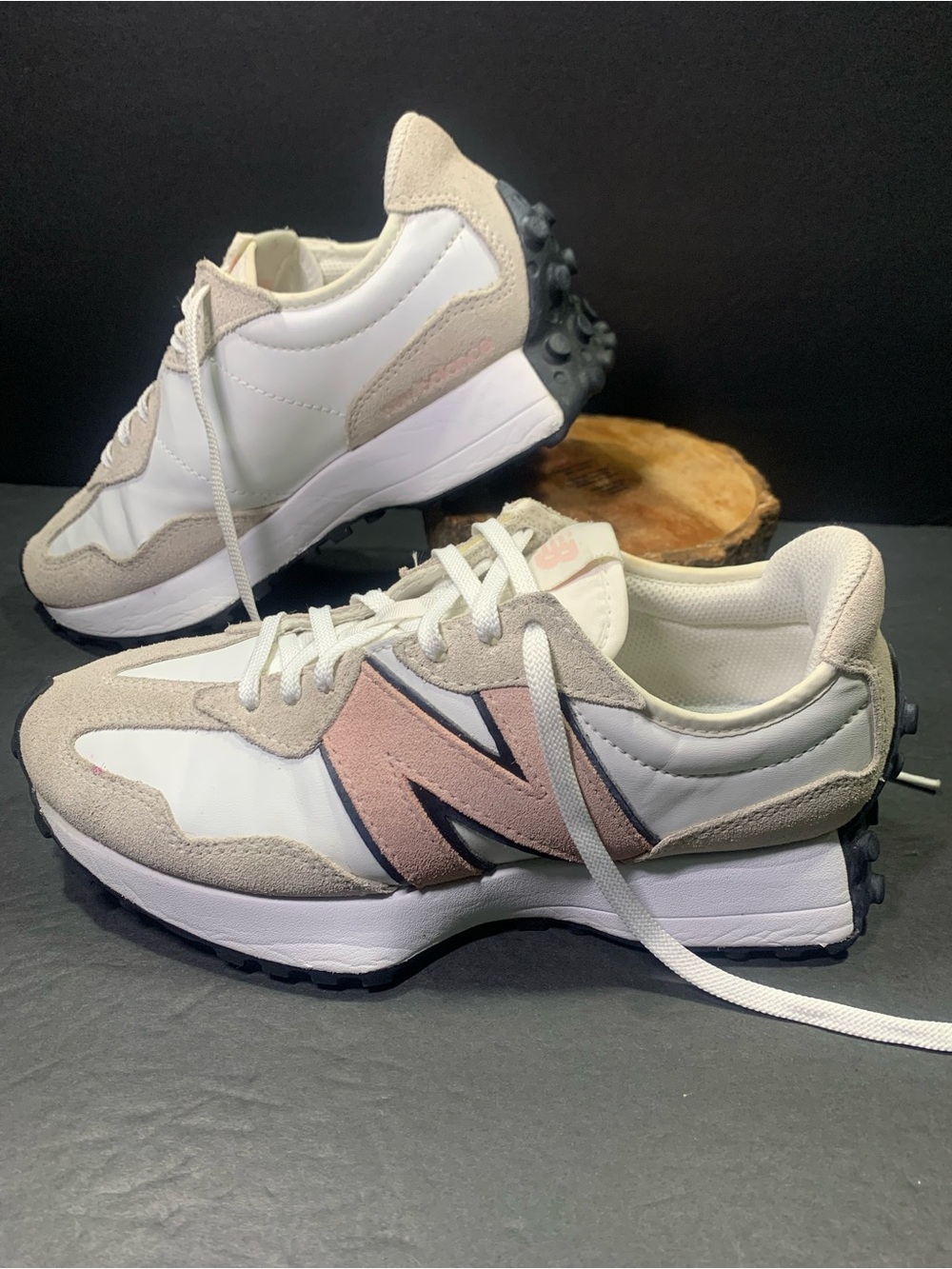 New Balance 327 Women’s White Pink Running Walking Sneakers Shoe Size- 7